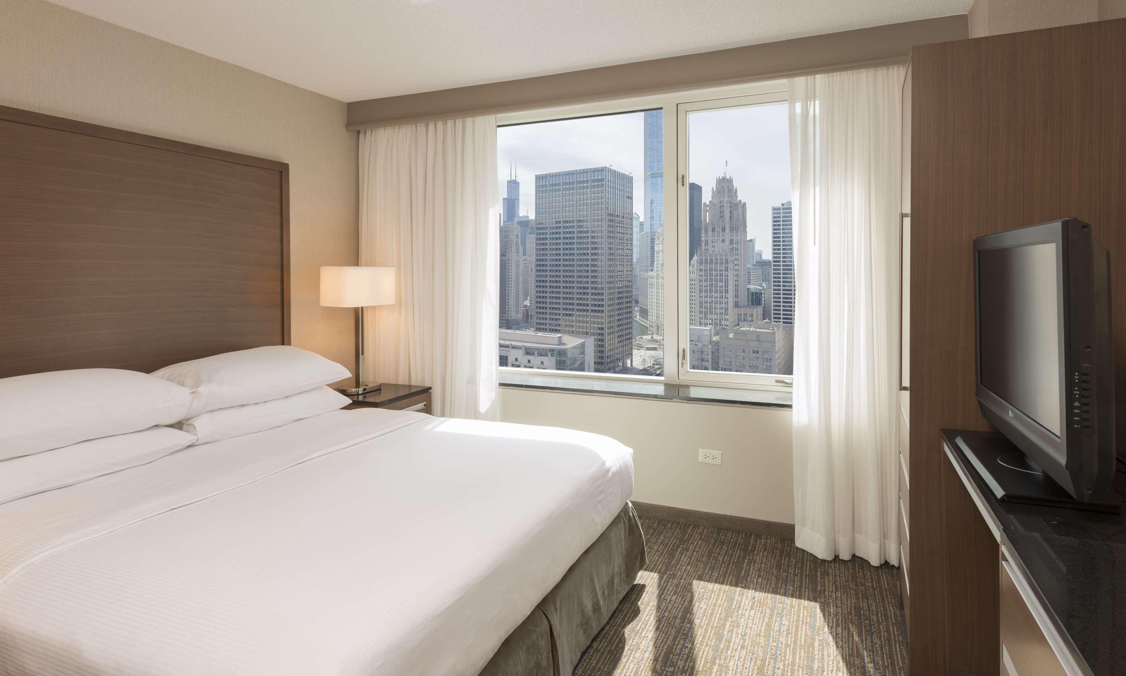 Embassy Suites By Hilton Chicago Downtown Magnificent Mile Екстер'єр фото